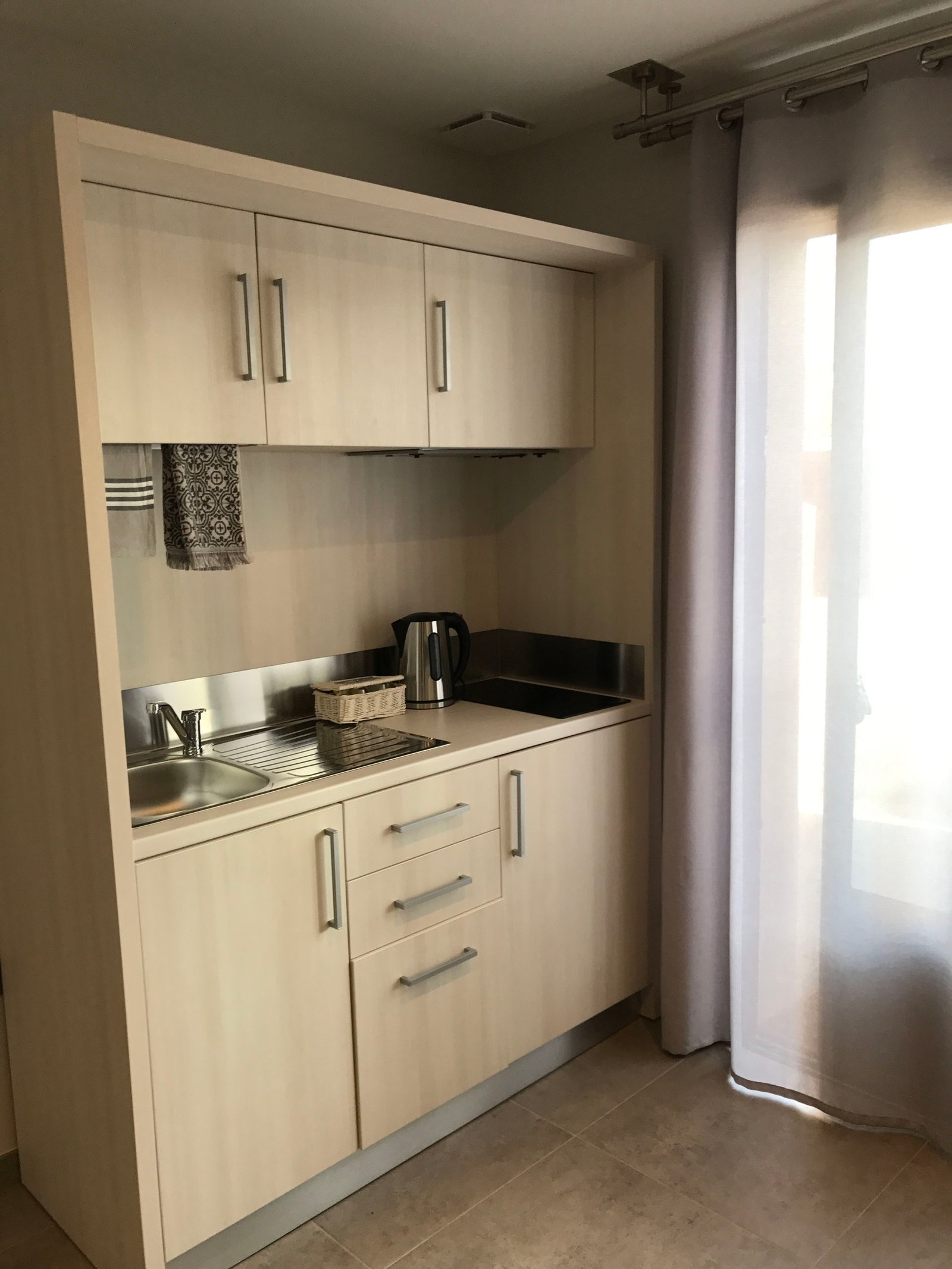 Kitchenette équipée
