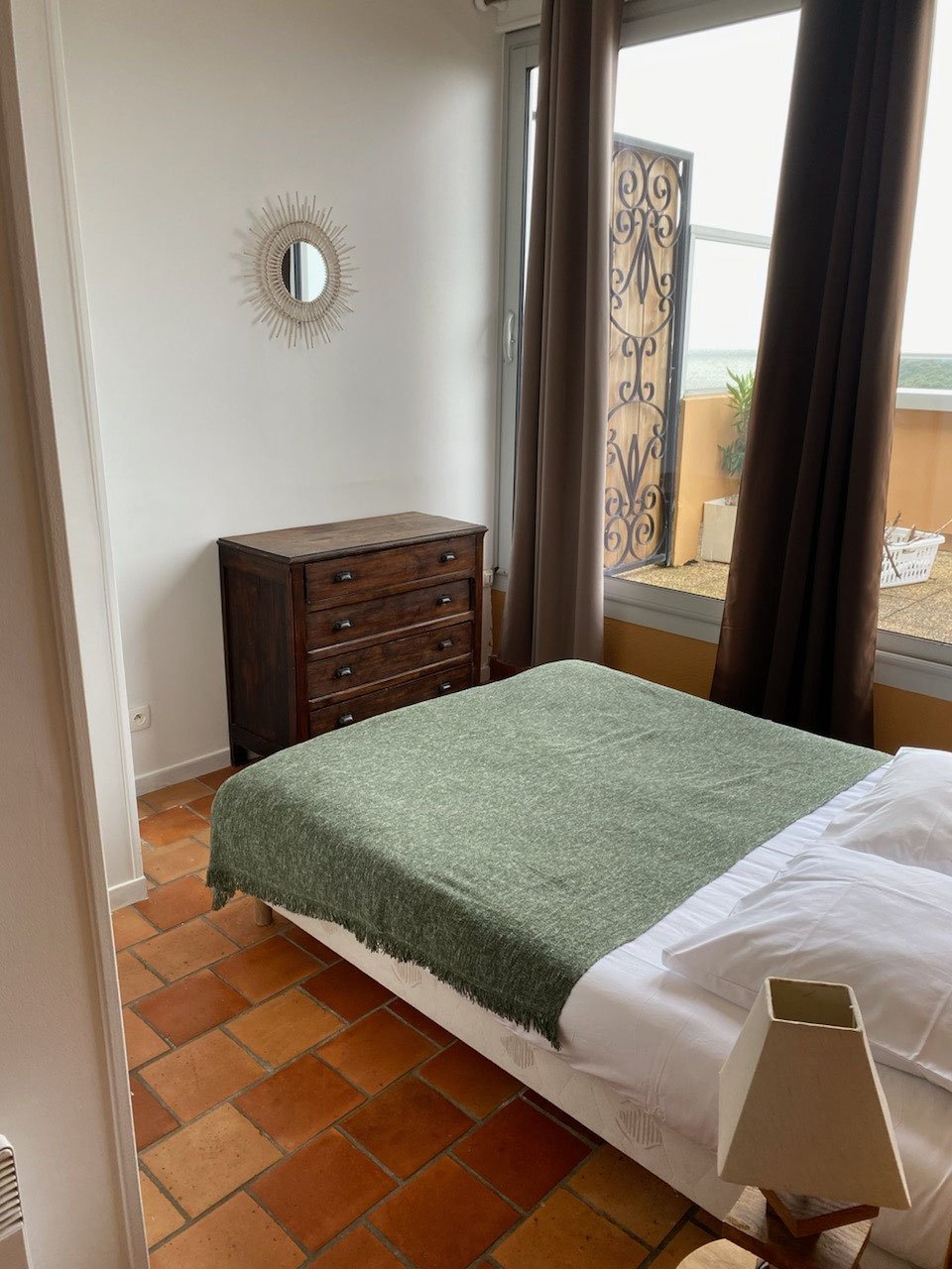 Première chambre, accès terrasse